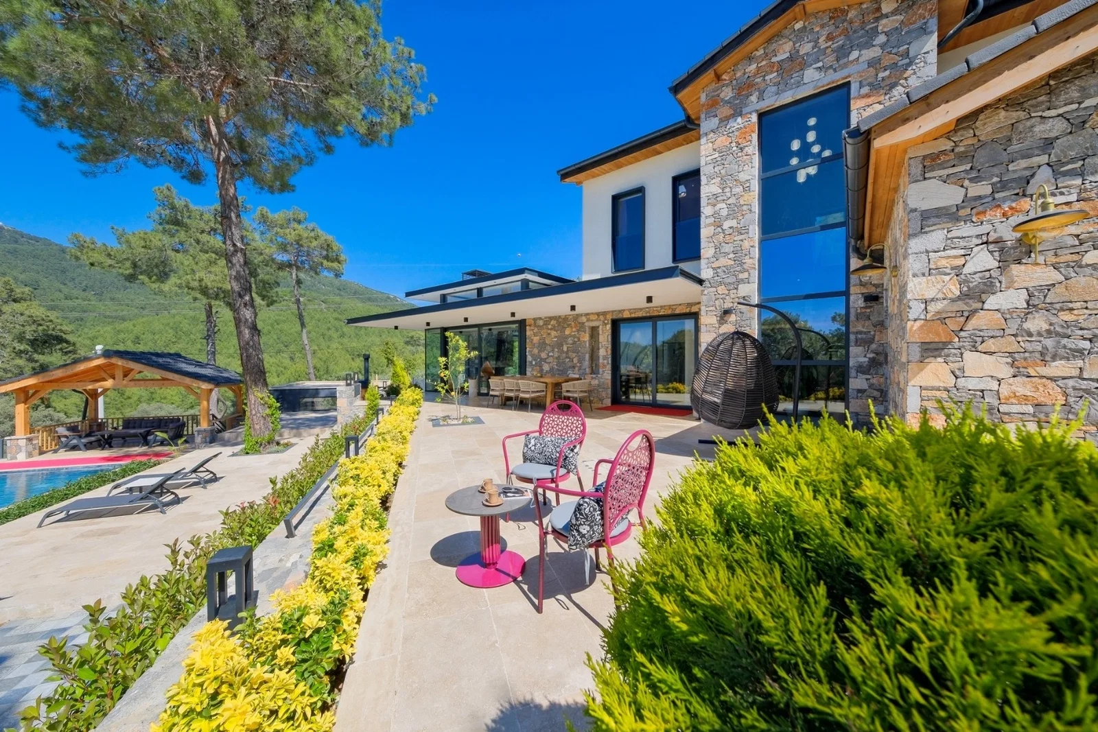 Göcek’te Korunaklı, Isıtmalı Havuzlu, 8 Kişilik, Lüks Villa