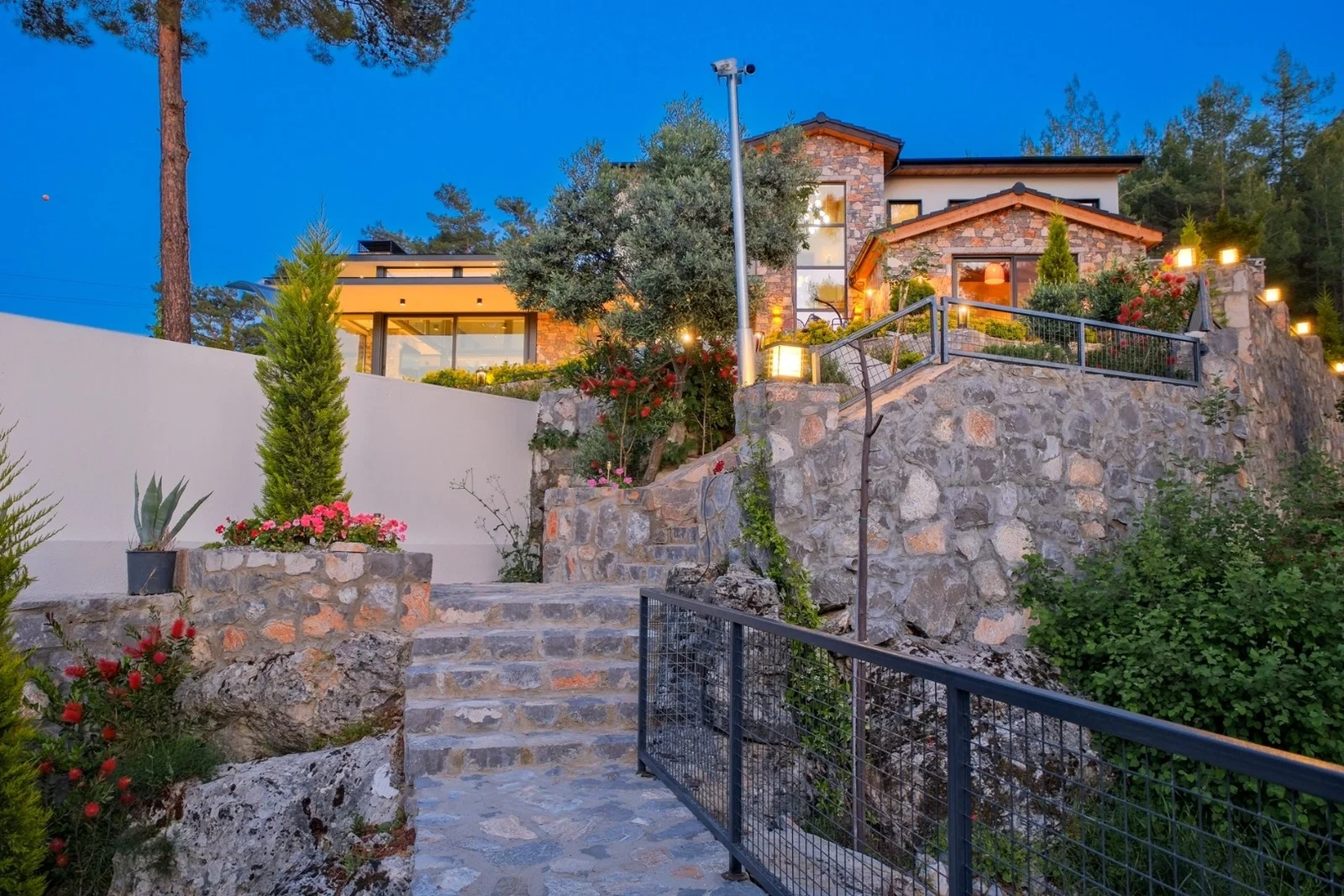 Göcek’te Korunaklı, Isıtmalı Havuzlu, 8 Kişilik, Lüks Villa