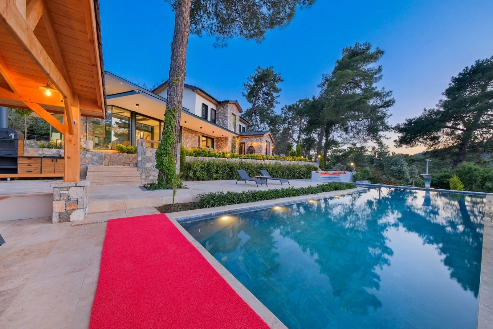 Göcek’te Korunaklı, Isıtmalı Havuzlu, 8 Kişilik, Lüks Villa