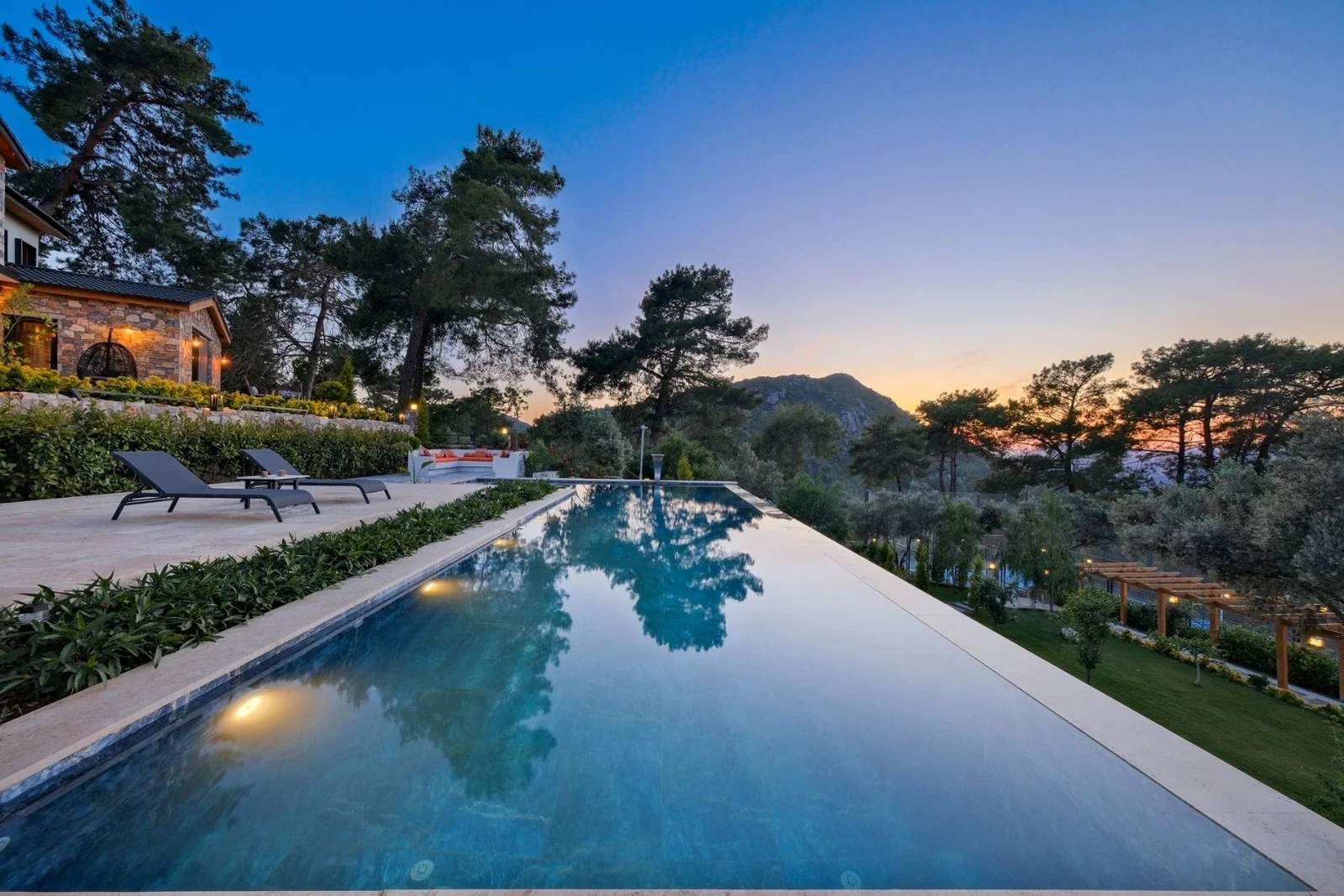 Göcek’te Korunaklı, Isıtmalı Havuzlu, 8 Kişilik, Lüks Villa