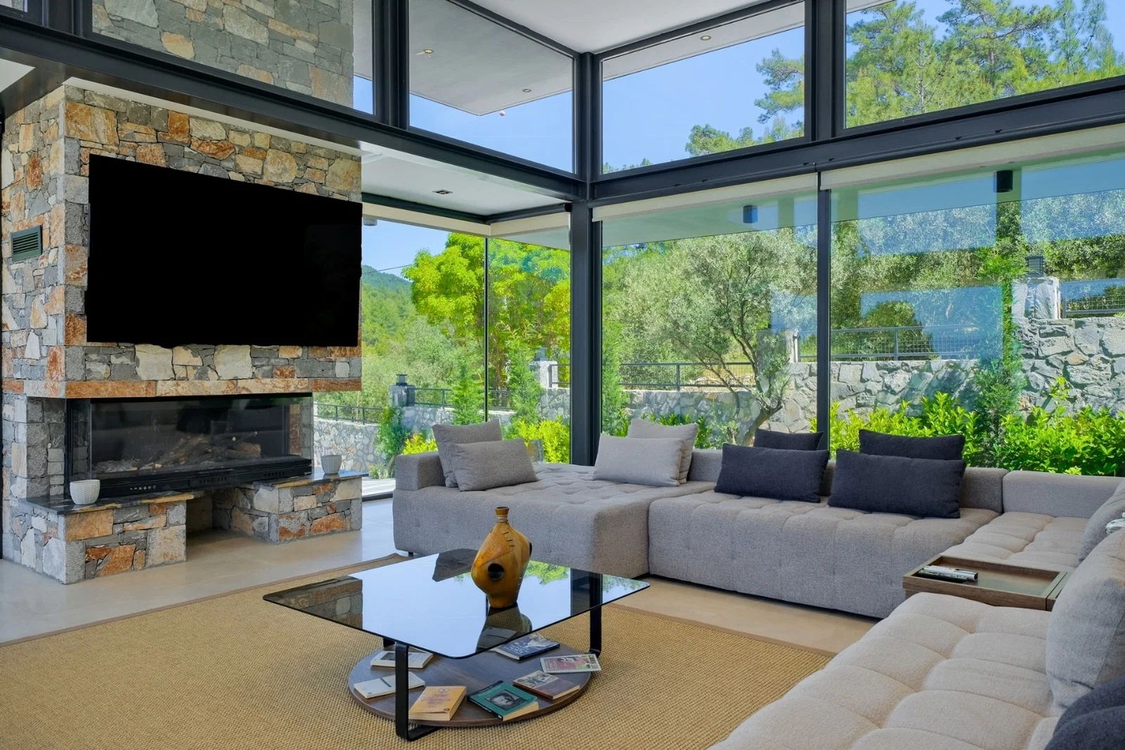 Göcek’te Korunaklı, Isıtmalı Havuzlu, 8 Kişilik, Lüks Villa