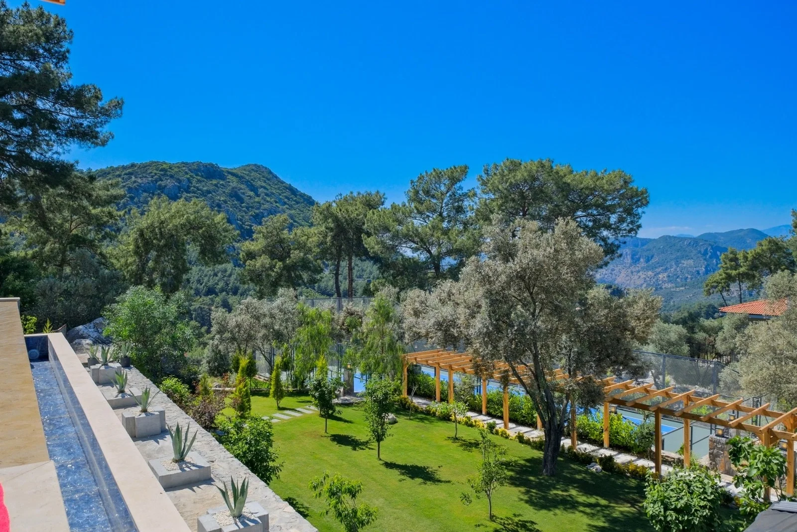 Göcek’te Korunaklı, Isıtmalı Havuzlu, 8 Kişilik, Lüks Villa