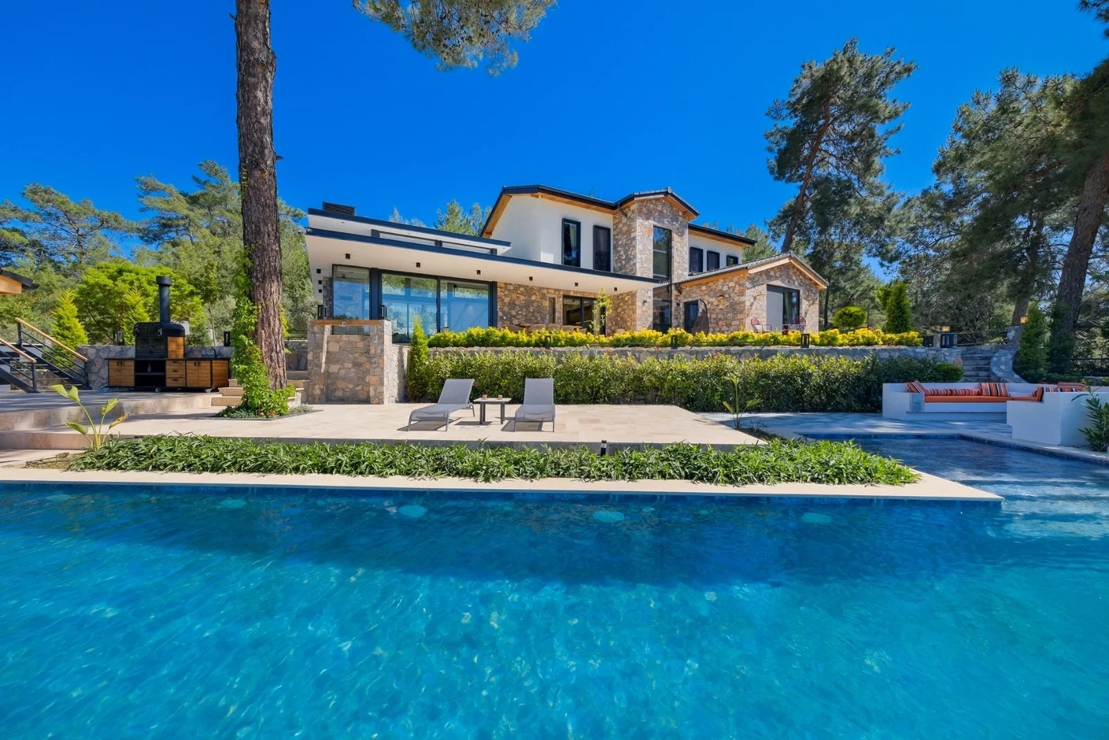 Göcek’te Korunaklı, Isıtmalı Havuzlu, 8 Kişilik, Lüks Villa