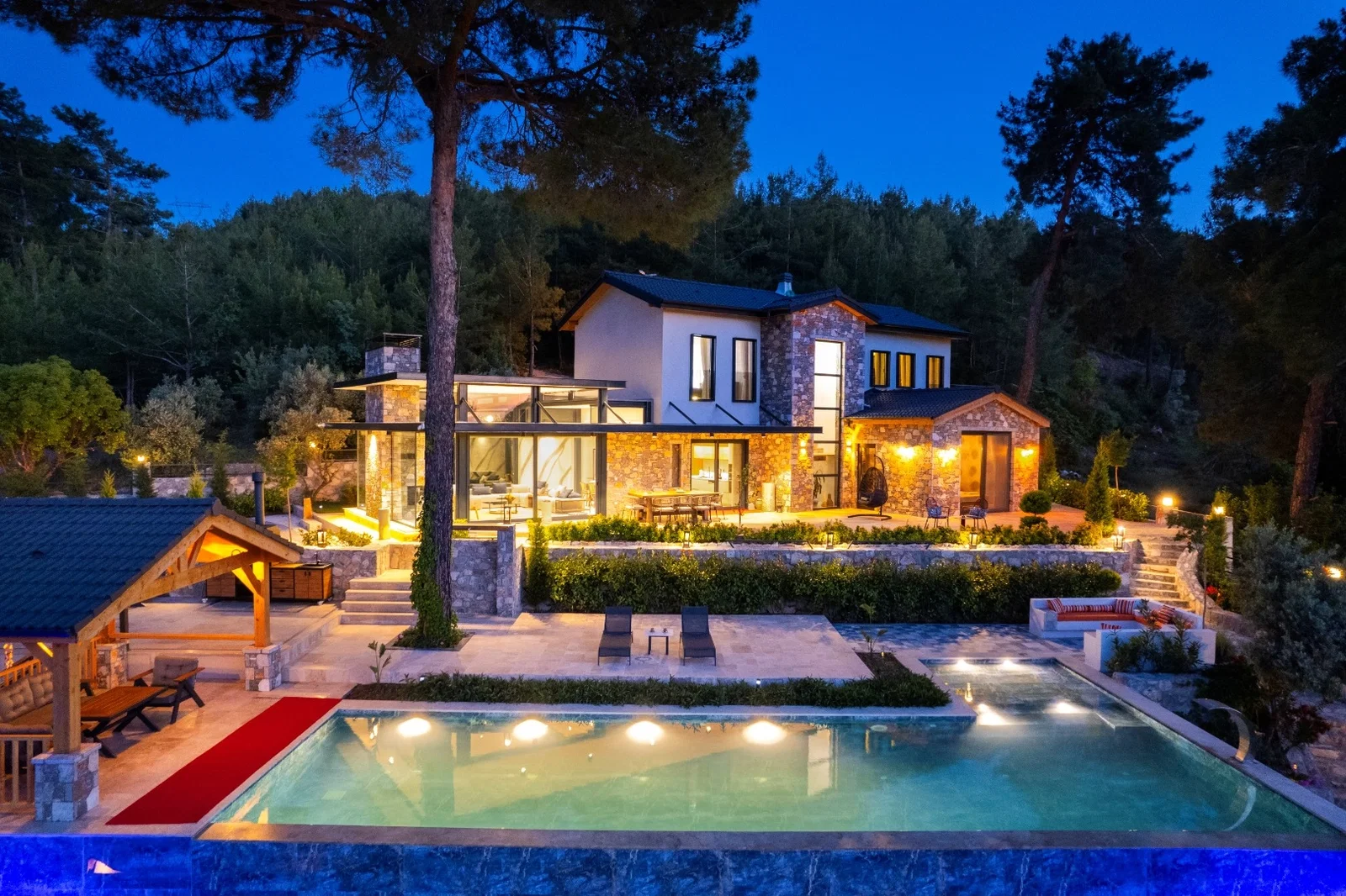 Göcek’te Korunaklı, Isıtmalı Havuzlu, 8 Kişilik, Lüks Villa