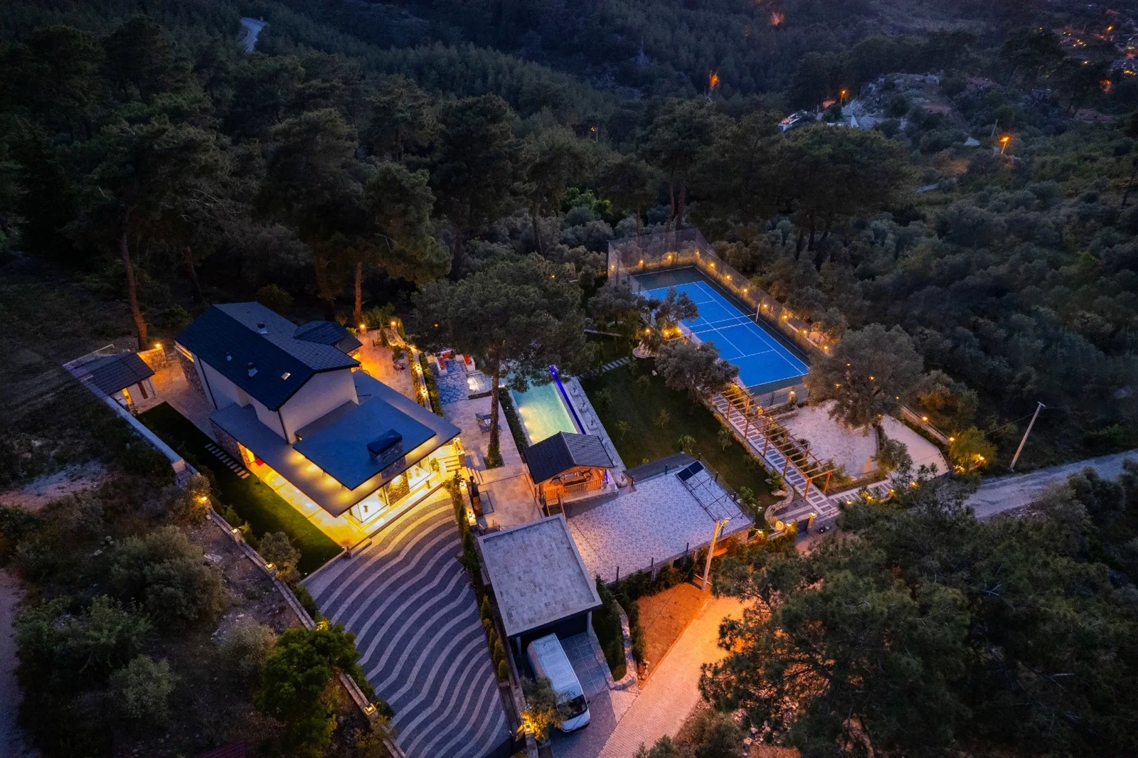 Göcek’te Korunaklı, Isıtmalı Havuzlu, 8 Kişilik, Lüks Villa