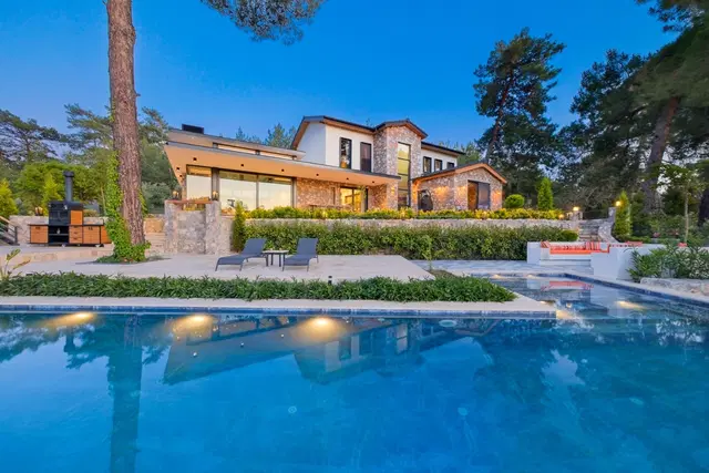 Göcek’te Korunaklı, Isıtmalı Havuzlu, 8 Kişilik, Lüks Villa
