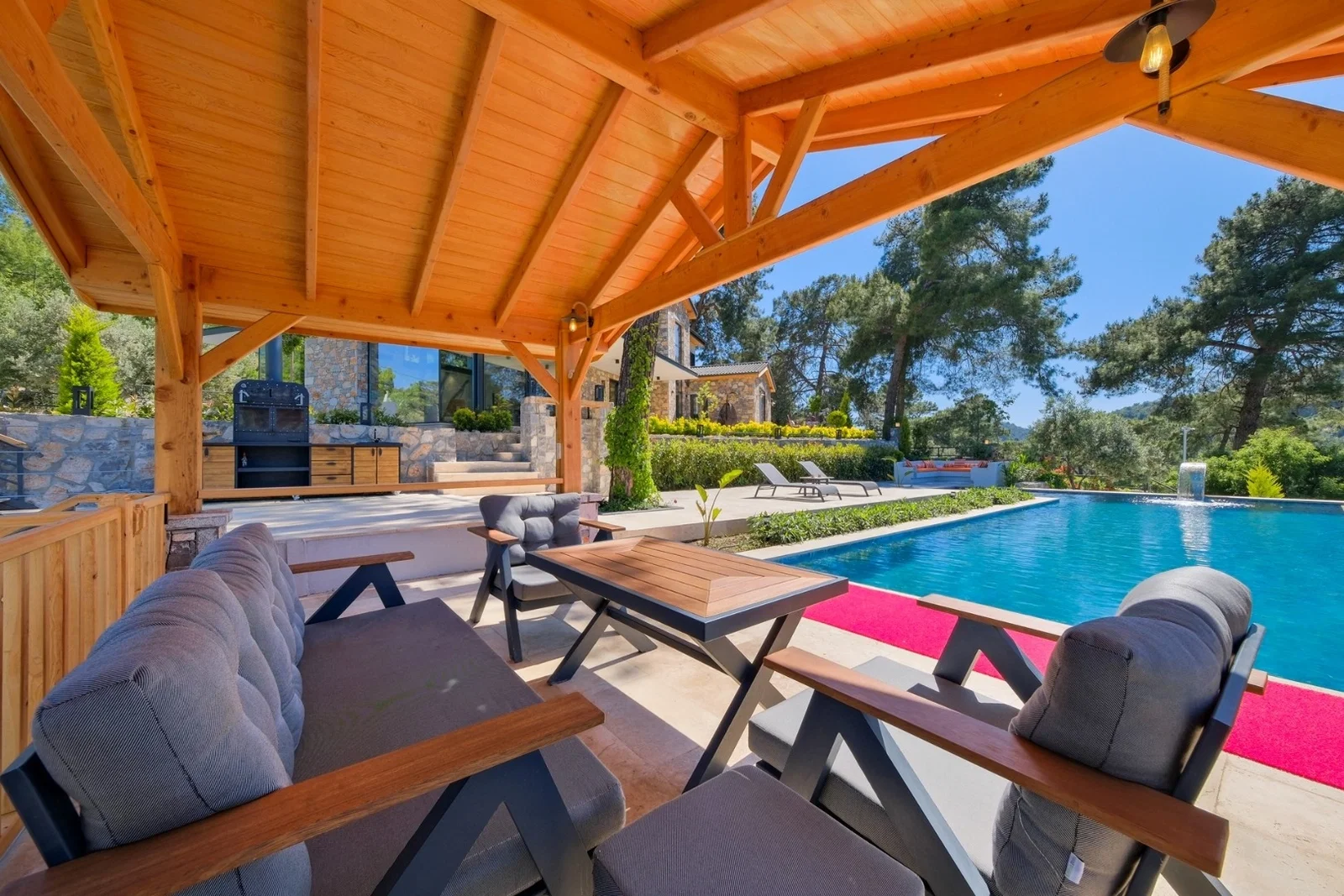 Göcek’te Korunaklı, Isıtmalı Havuzlu, 8 Kişilik, Lüks Villa