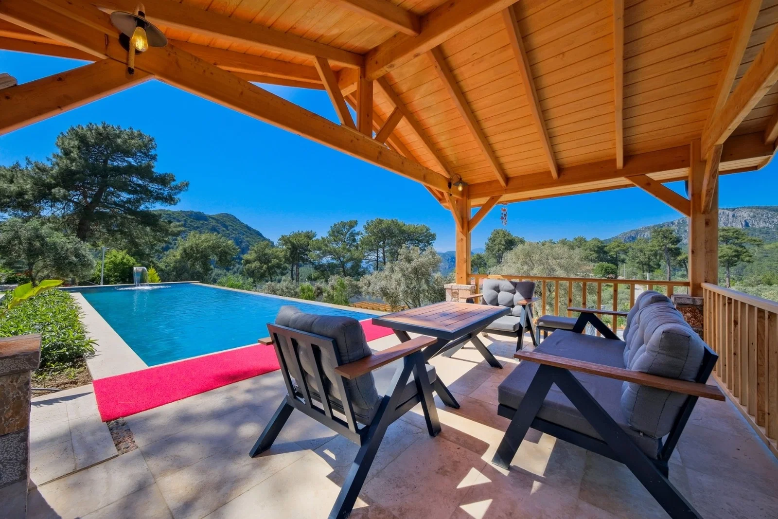 Göcek’te Korunaklı, Isıtmalı Havuzlu, 8 Kişilik, Lüks Villa