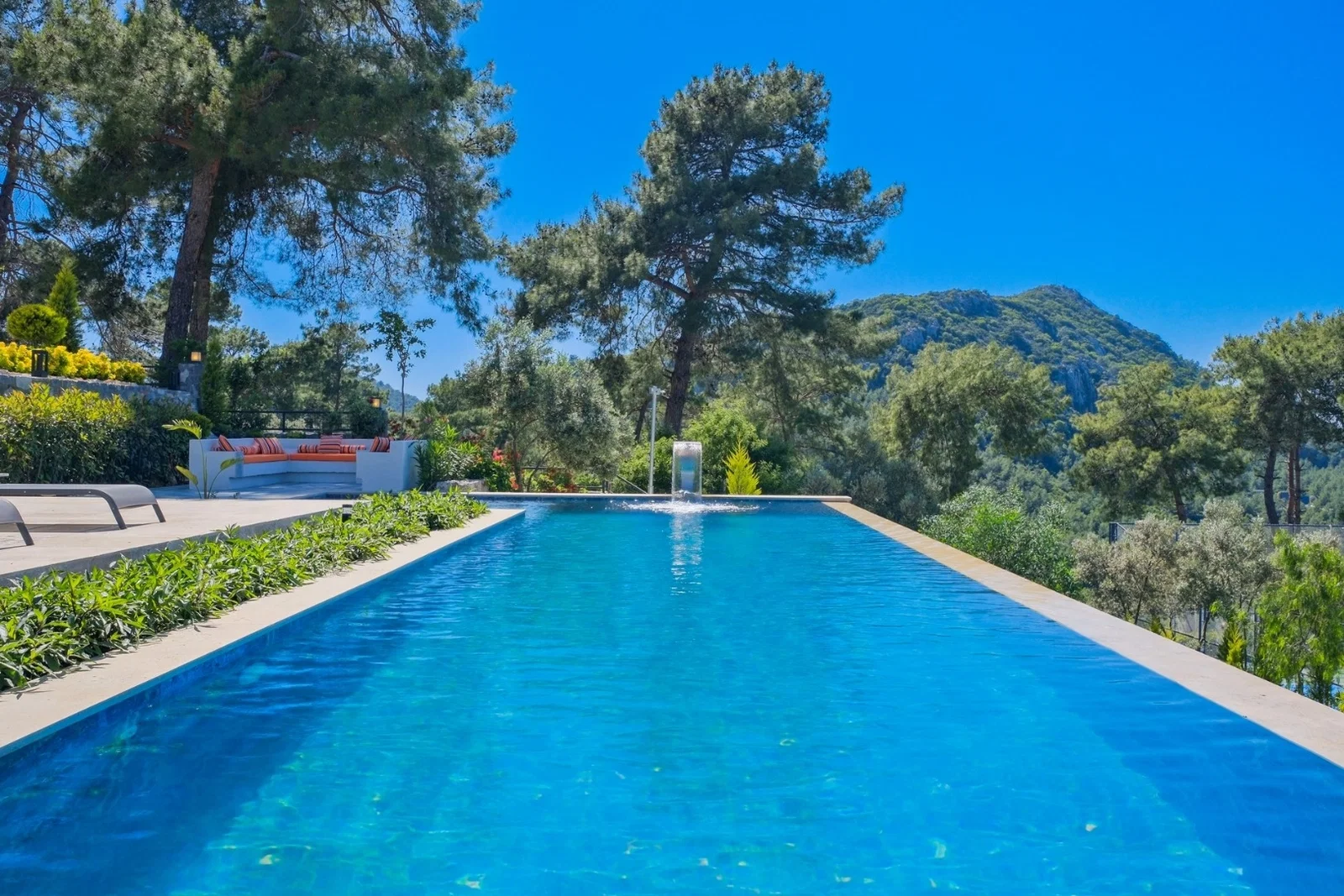 Göcek’te Korunaklı, Isıtmalı Havuzlu, 8 Kişilik, Lüks Villa