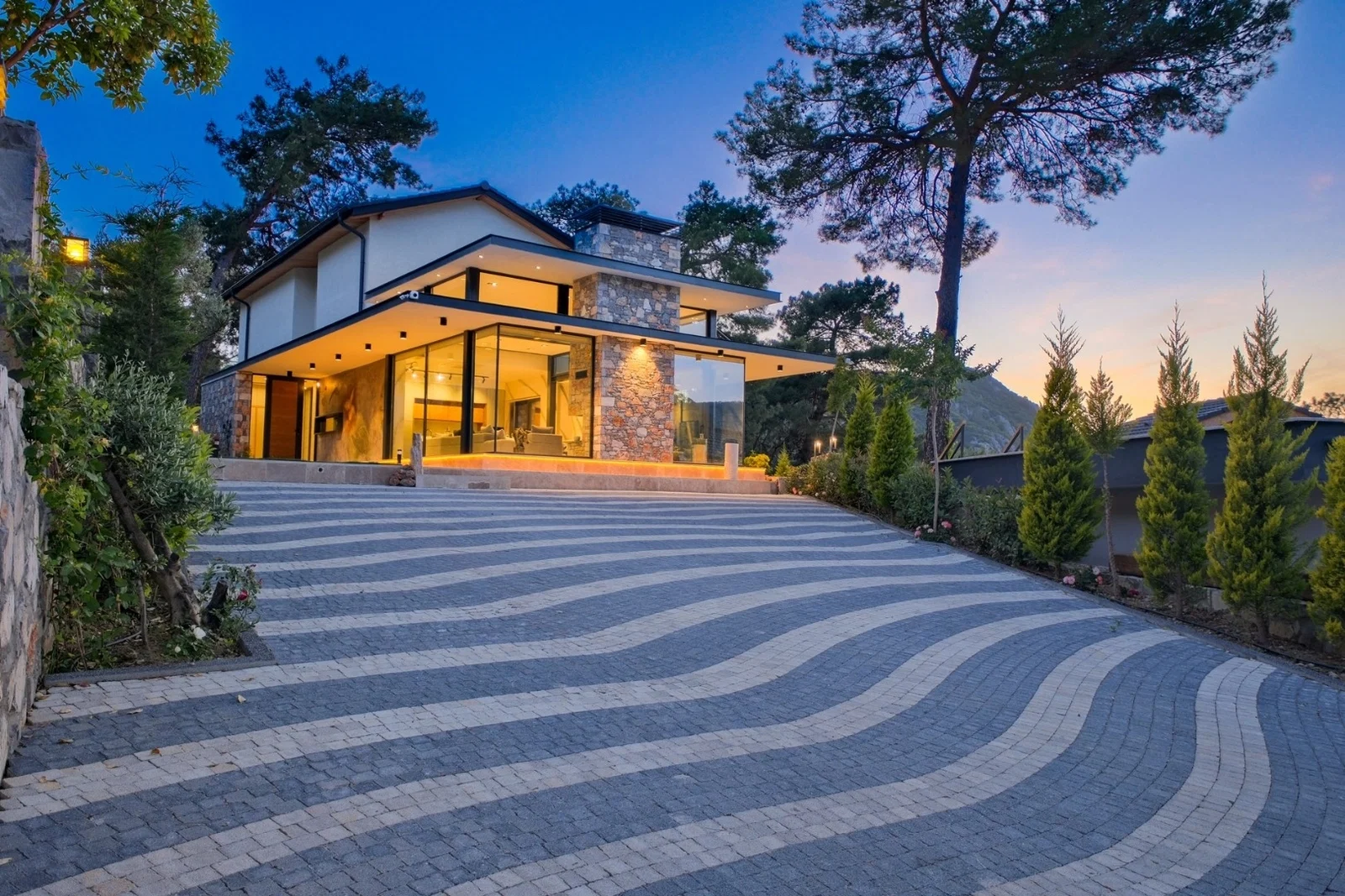 Göcek’te Korunaklı, Isıtmalı Havuzlu, 8 Kişilik, Lüks Villa