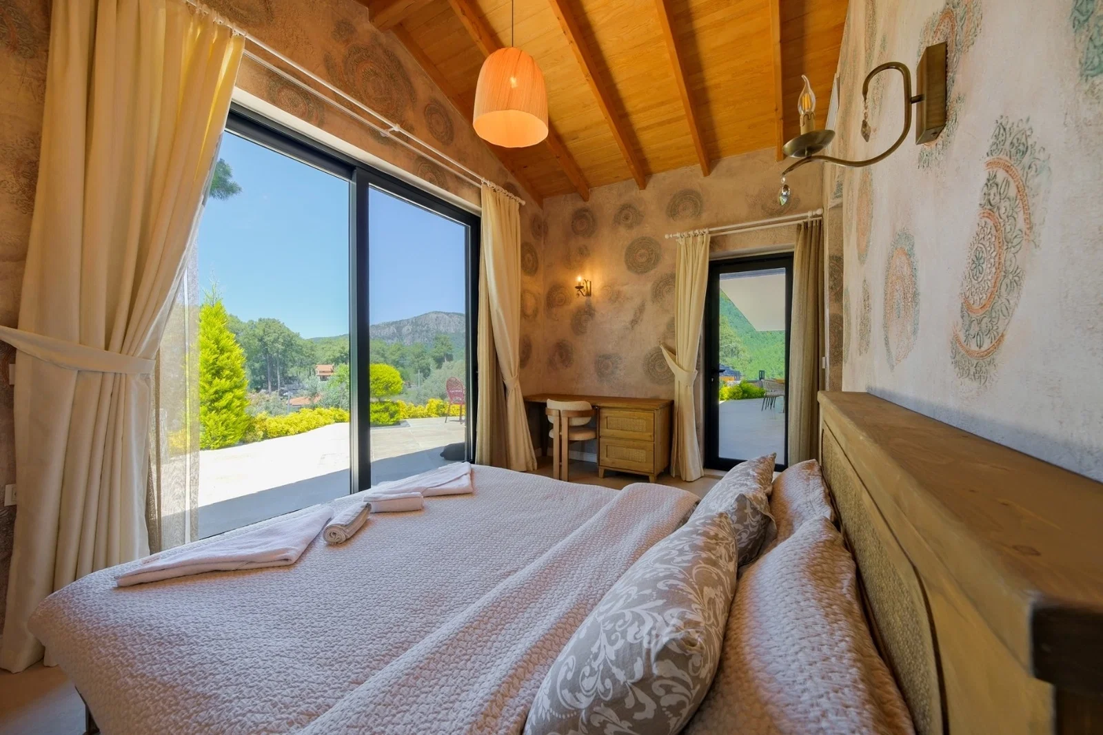 Göcek’te Korunaklı, Isıtmalı Havuzlu, 8 Kişilik, Lüks Villa