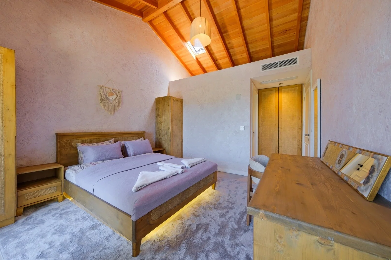 Göcek’te Korunaklı, Isıtmalı Havuzlu, 8 Kişilik, Lüks Villa