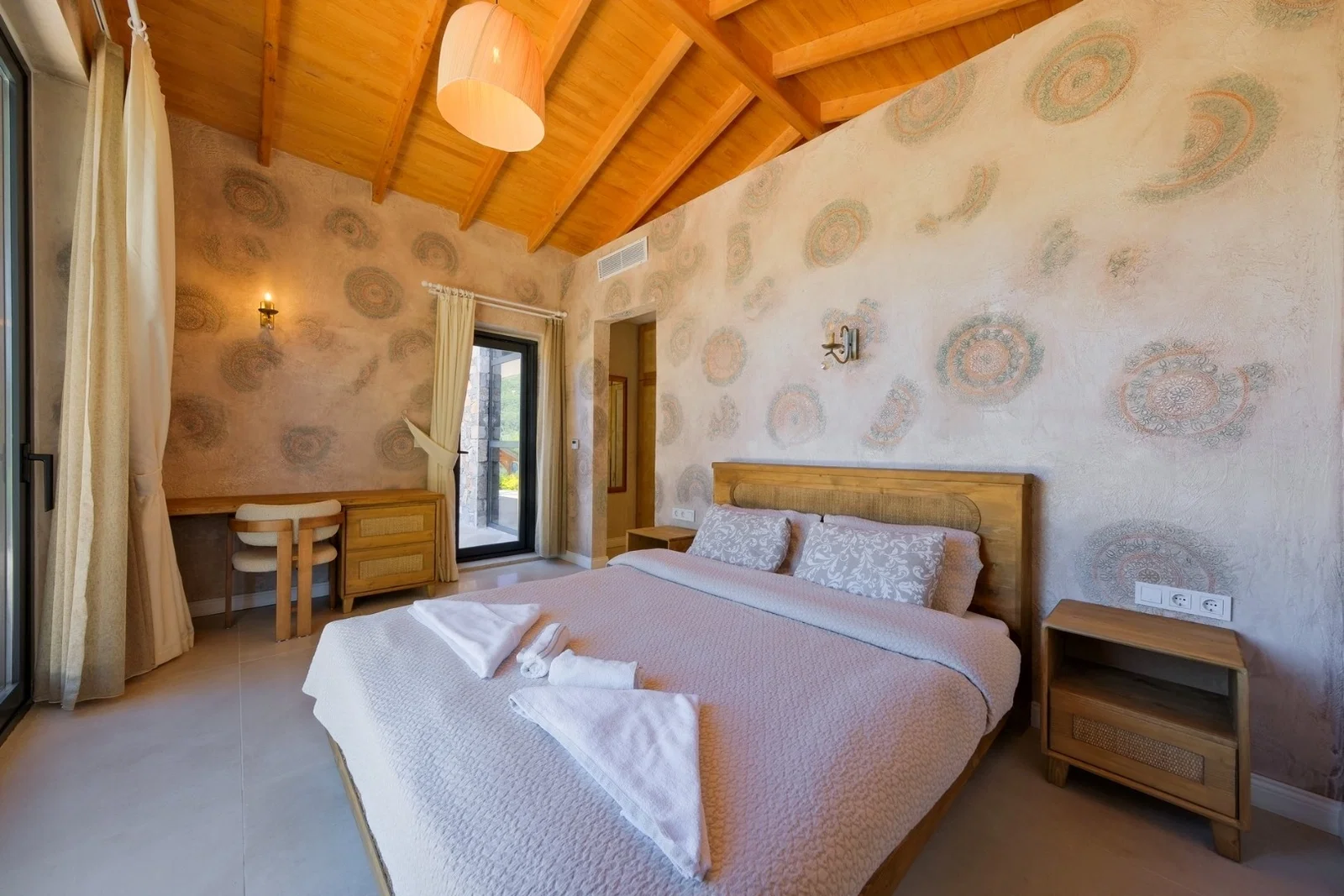 Göcek’te Korunaklı, Isıtmalı Havuzlu, 8 Kişilik, Lüks Villa