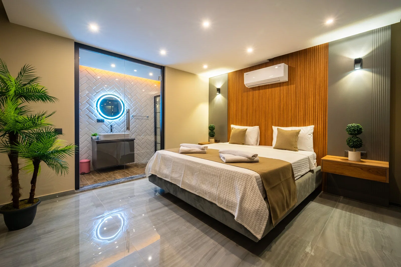 Yeşilköy’de Huzurlu, Korunaklı Havuzlu, 4 Kişilik, Lüks Villa