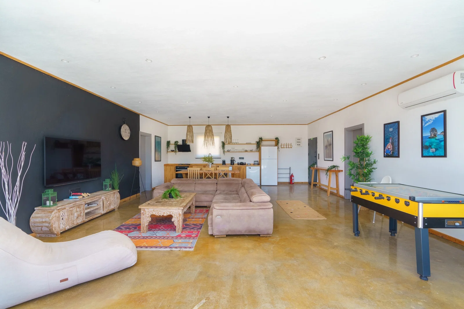 Bezirgan’da Korunaklı, Çocuk Havuzlu, 4 Kişilik, Kiralık Villa