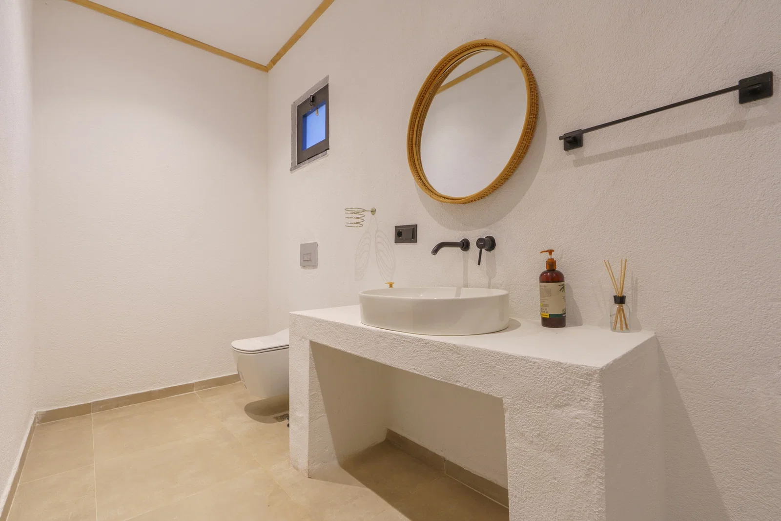 Bezirgan’da Korunaklı, Çocuk Havuzlu, 4 Kişilik, Kiralık Villa