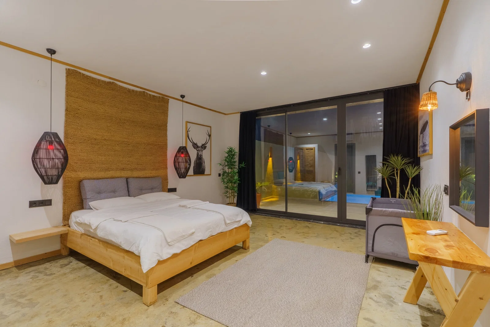 Bezirgan’da Korunaklı, Çocuk Havuzlu, 4 Kişilik, Kiralık Villa
