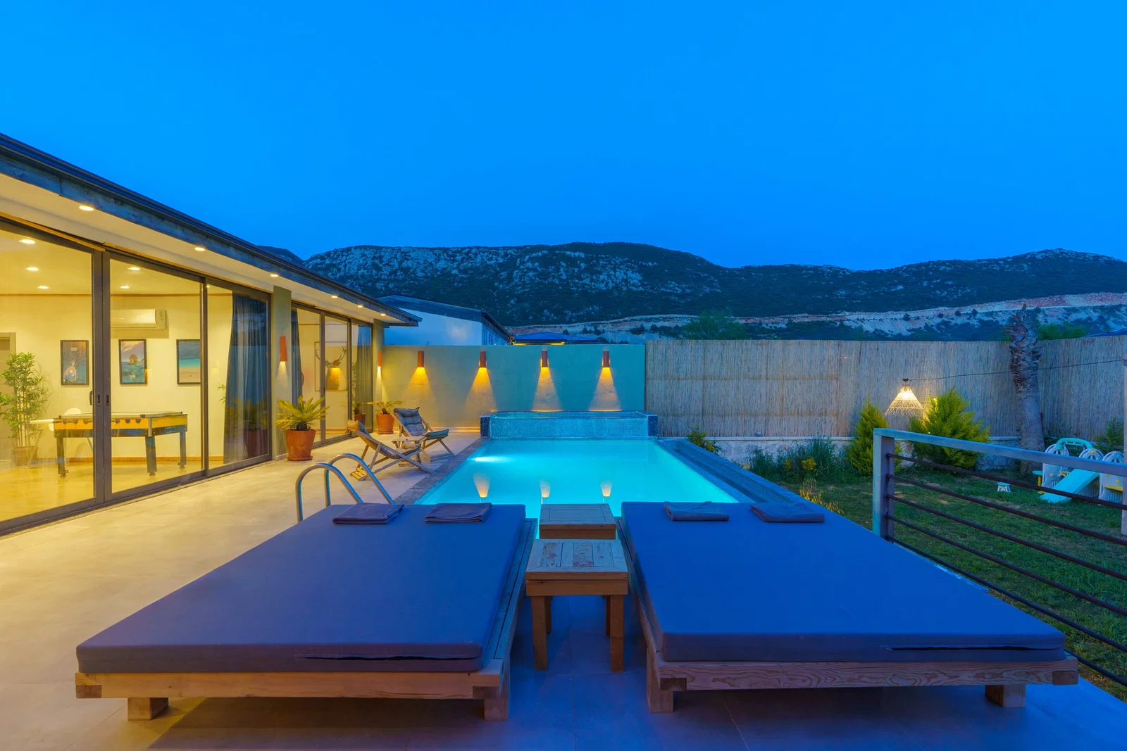 Bezirgan’da Korunaklı, Çocuk Havuzlu, 4 Kişilik, Kiralık Villa