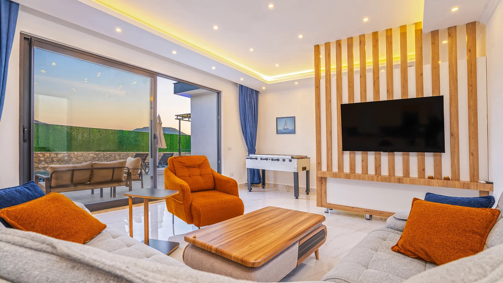 Bezirgan’da Balayı Çiftlerine Uygun, Korunaklı Havuzlu, 2 Yatak Odalı, Kiralık Villa