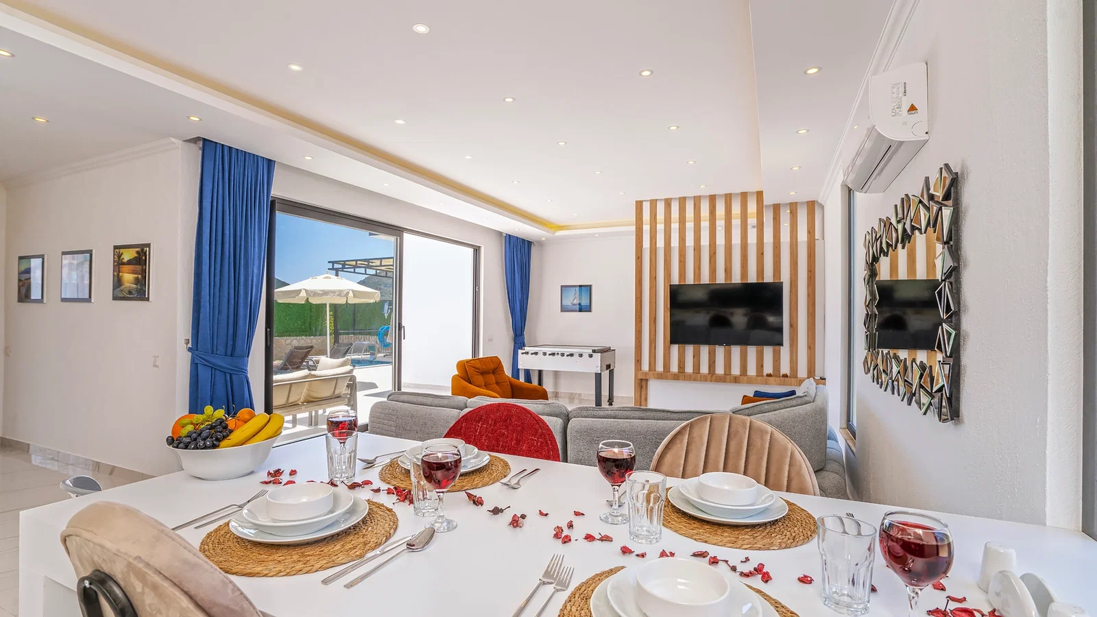Bezirgan’da Balayı Çiftlerine Uygun, Korunaklı Havuzlu, 2 Yatak Odalı, Kiralık Villa