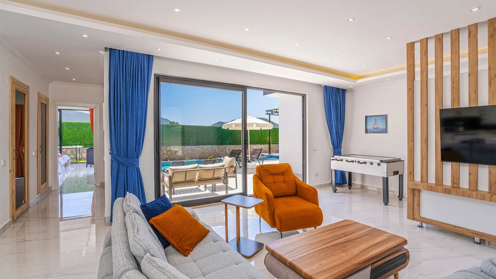 Bezirgan’da Balayı Çiftlerine Uygun, Korunaklı Havuzlu, 2 Yatak Odalı, Kiralık Villa