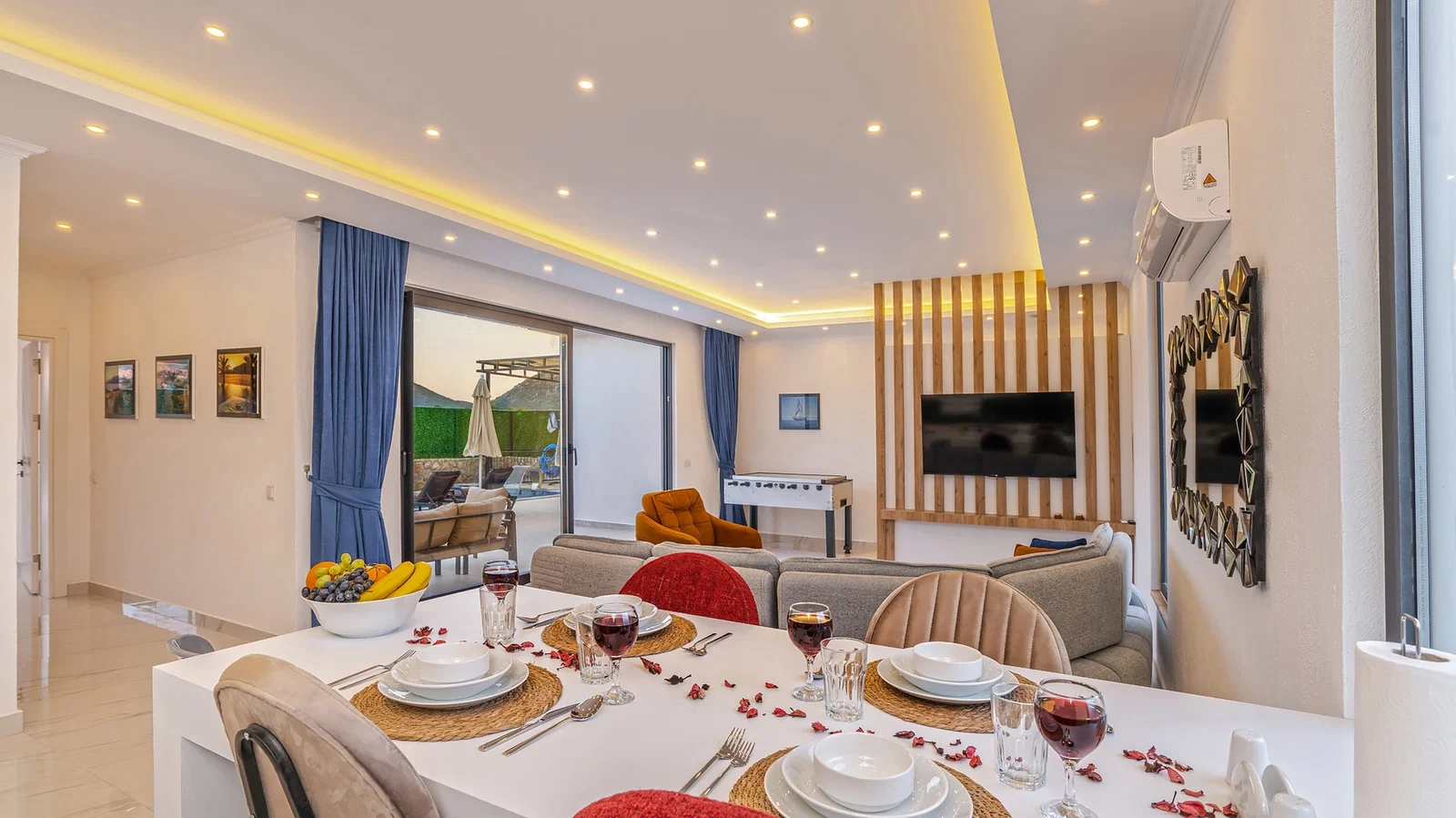Bezirgan’da Balayı Çiftlerine Uygun, Korunaklı Havuzlu, 2 Yatak Odalı, Kiralık Villa