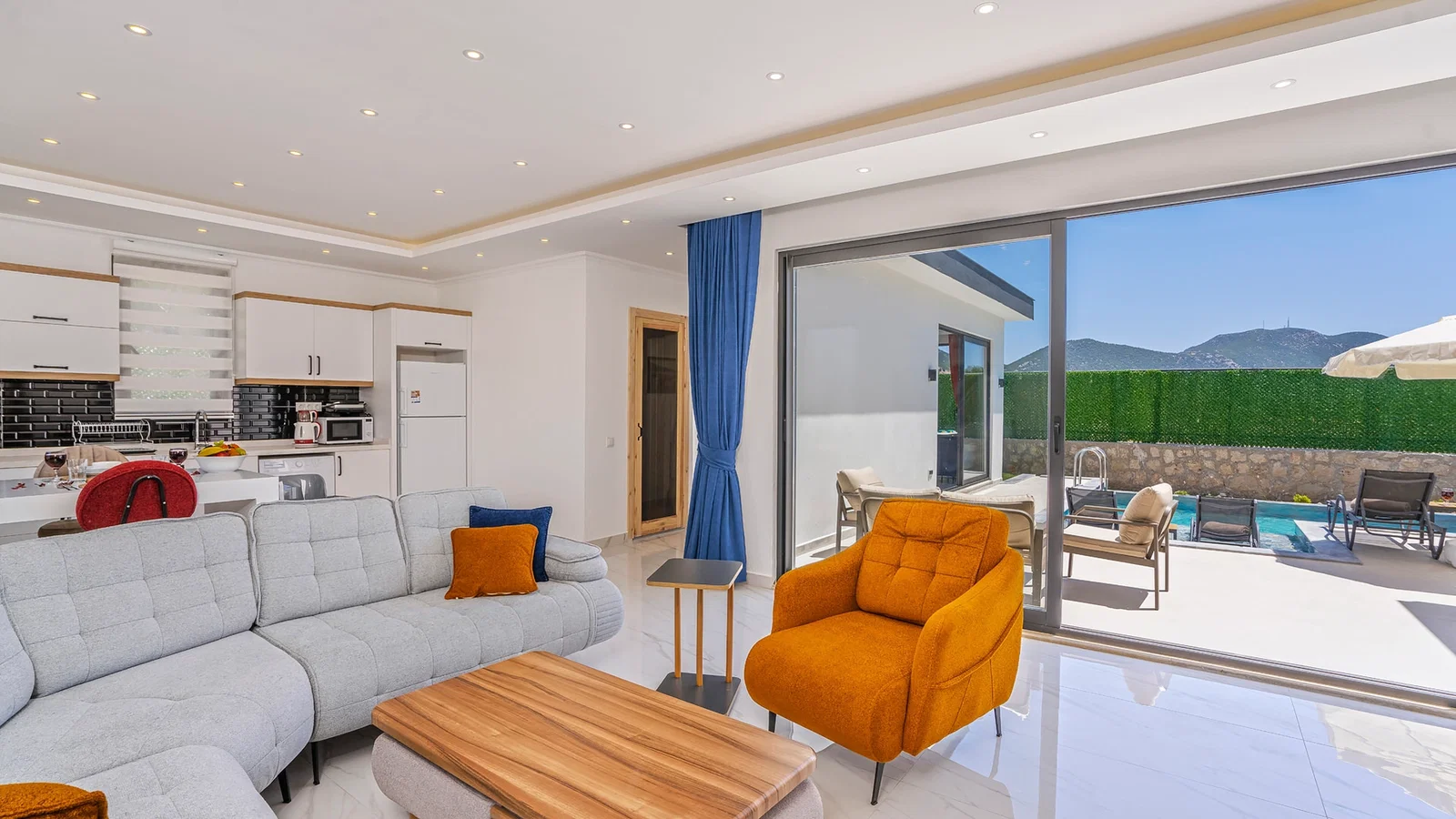 Bezirgan’da Balayı Çiftlerine Uygun, Korunaklı Havuzlu, 2 Yatak Odalı, Kiralık Villa