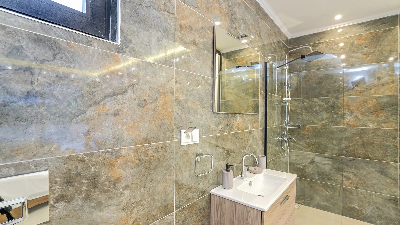 Bezirgan’da Huzurlu, Korunaklı Havuzlu, 2 Yatak Odalı, Kiralık Villa