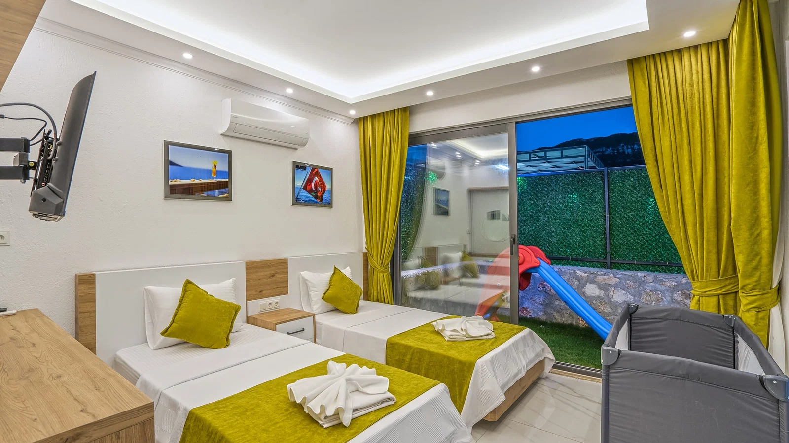 Bezirgan’da Huzurlu, Korunaklı Havuzlu, 2 Yatak Odalı, Kiralık Villa