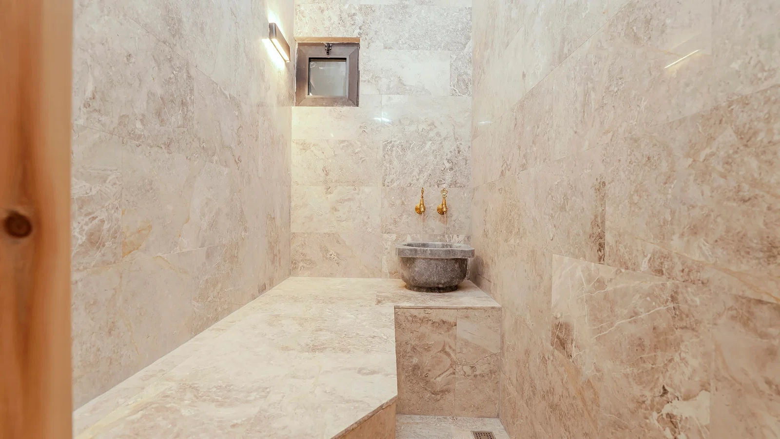 Bezirgan’da Huzurlu, Korunaklı Havuzlu, 2 Yatak Odalı, Kiralık Villa