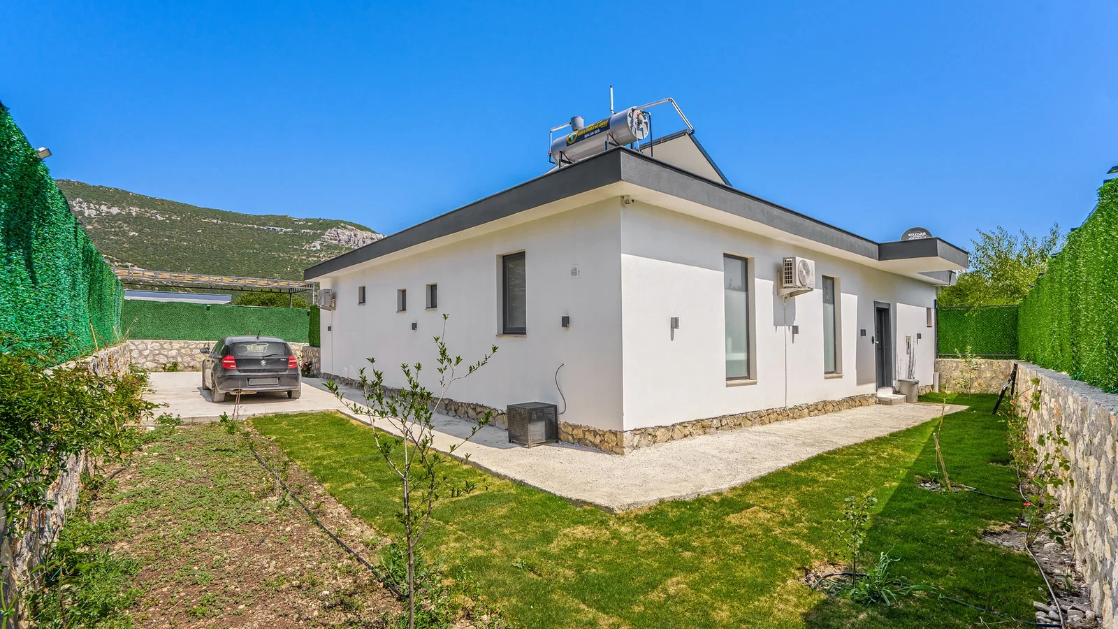 Bezirgan’da Huzurlu, Korunaklı Havuzlu, 2 Yatak Odalı, Kiralık Villa