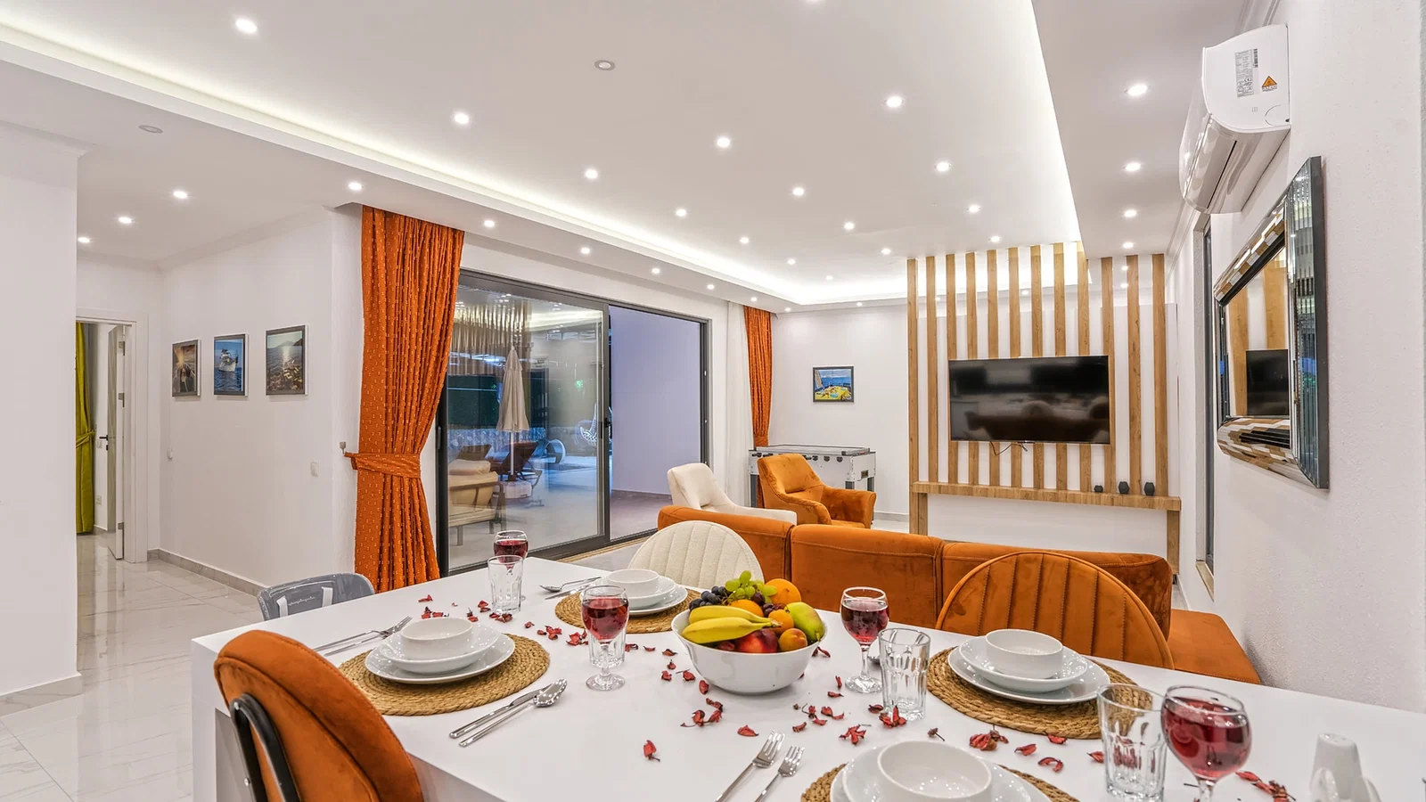Bezirgan’da Huzurlu, Korunaklı Havuzlu, 2 Yatak Odalı, Kiralık Villa