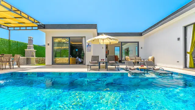 Bezirgan’da Huzurlu, Korunaklı Havuzlu, 2 Yatak Odalı, Kiralık Villa