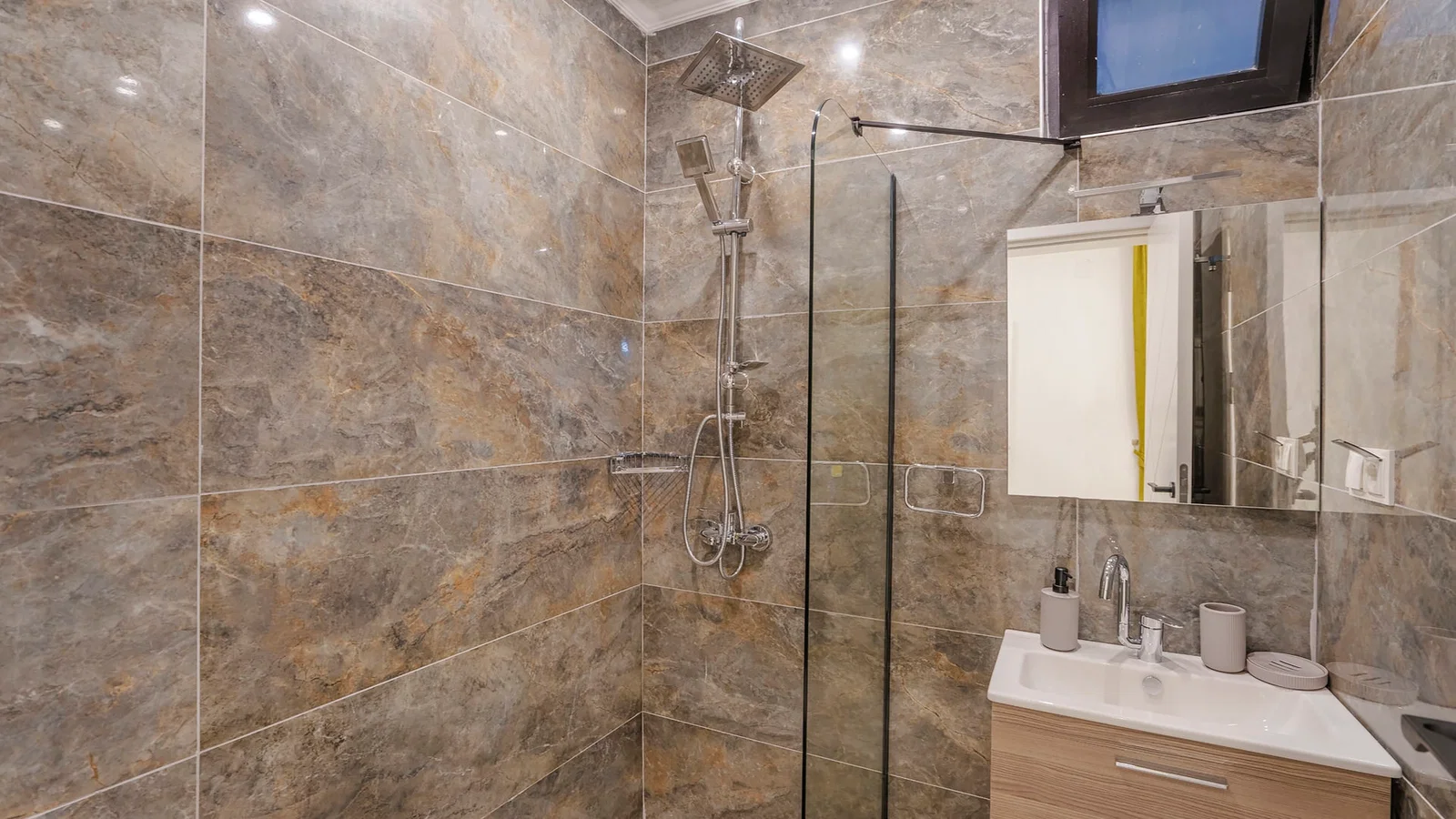 Bezirgan’da Huzurlu, Korunaklı Havuzlu, 2 Yatak Odalı, Kiralık Villa