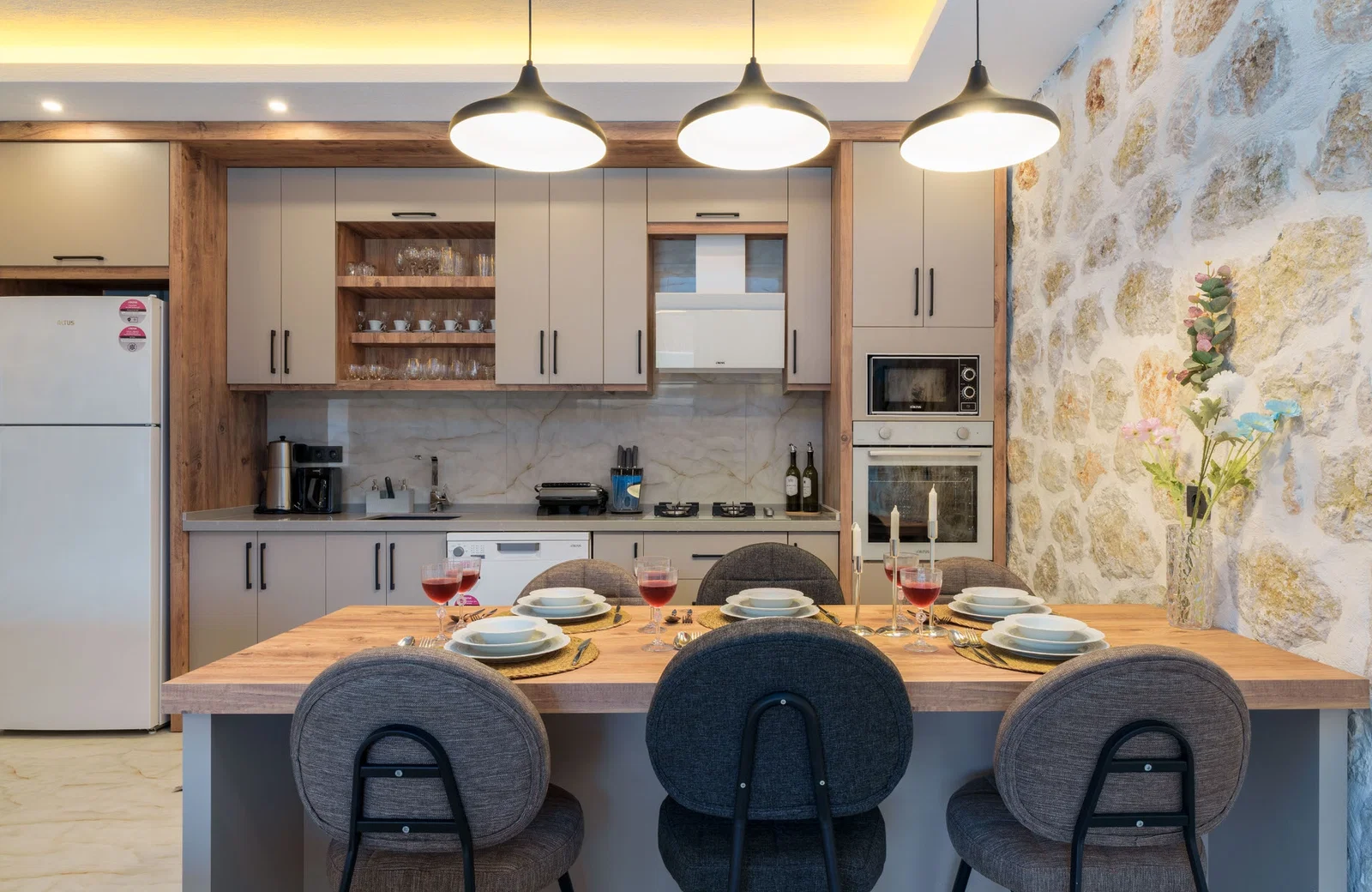 Çavdır’da Korunaklı, Özel Havuzlu, Jakuzili, Kiralık Villa