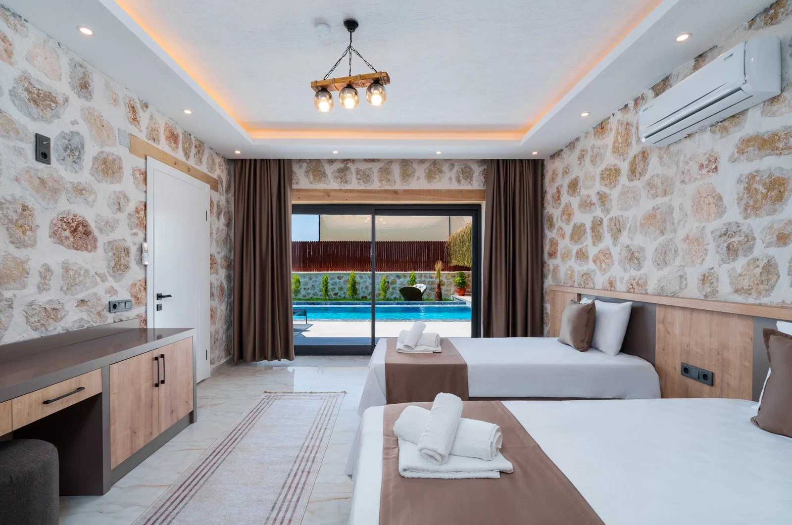 Çavdır’da Korunaklı, Özel Havuzlu, Jakuzili, Kiralık Villa