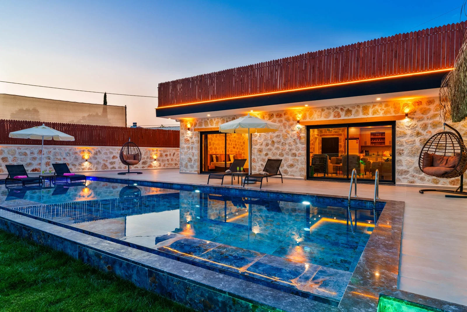 Çavdır’da Korunaklı, Özel Havuzlu, Jakuzili, Kiralık Villa