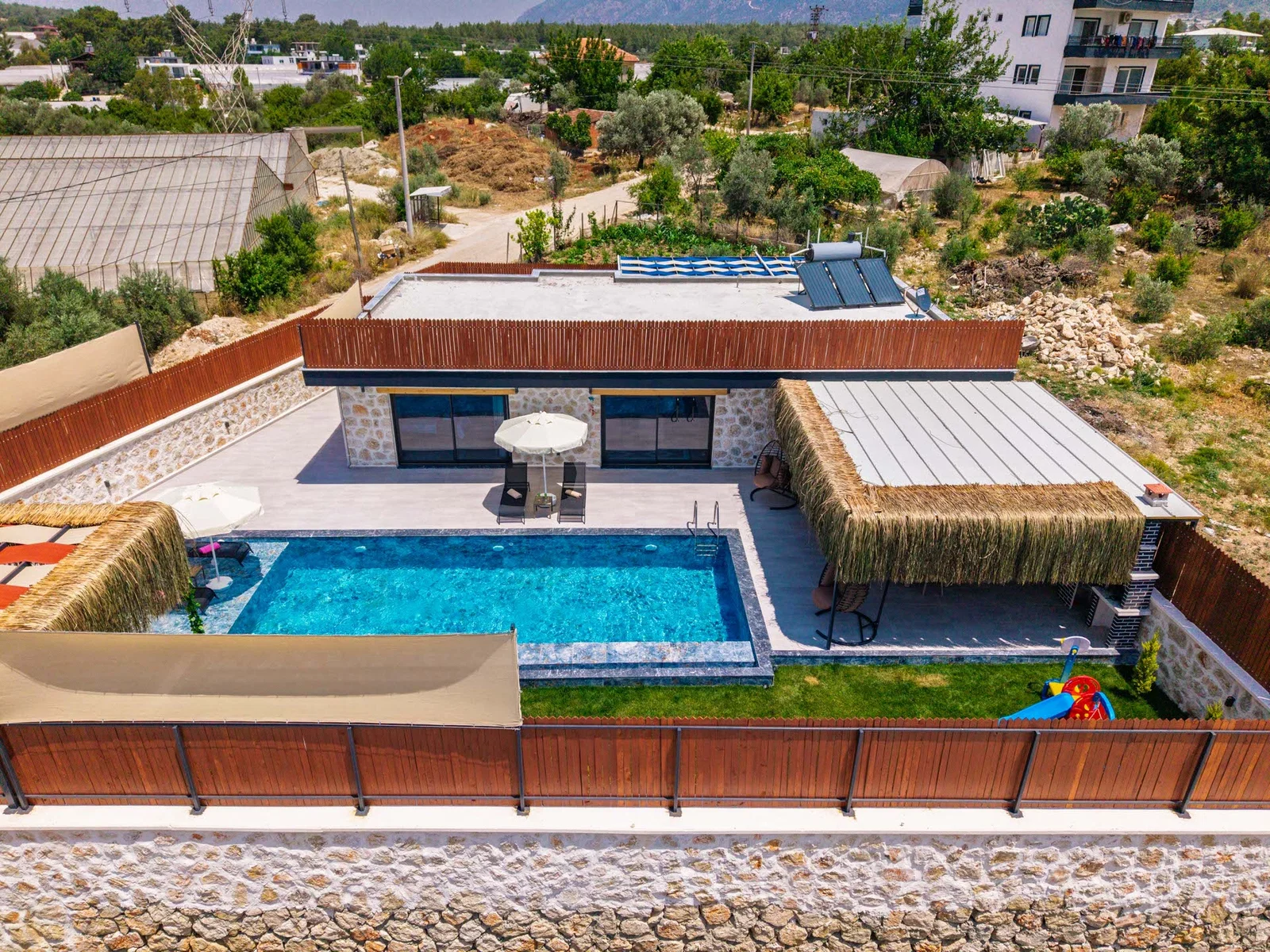 Çavdır’da Korunaklı, Özel Havuzlu, Jakuzili, Kiralık Villa
