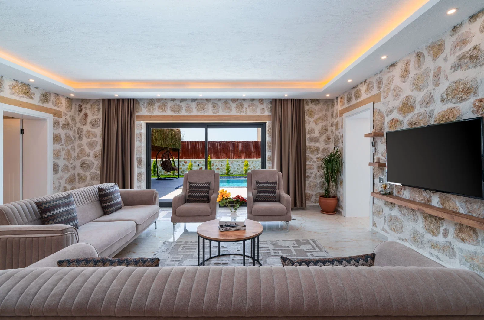 Çavdır’da Korunaklı, Özel Havuzlu, Jakuzili, Kiralık Villa