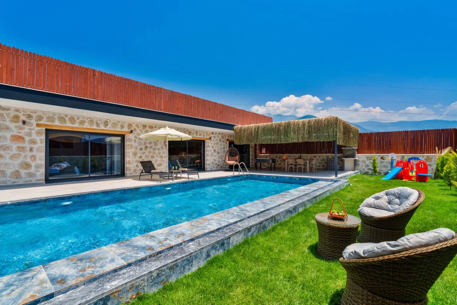 Çavdır’da Korunaklı, Özel Havuzlu, Jakuzili, Kiralık Villa
