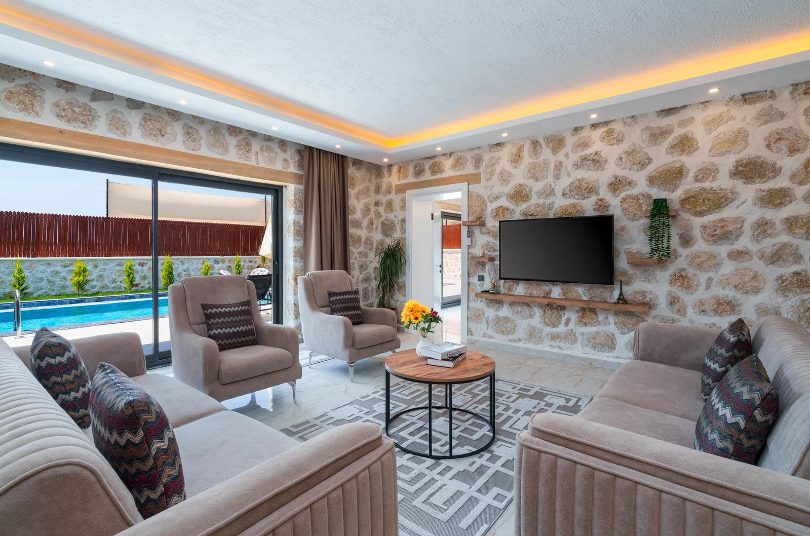 Çavdır’da Korunaklı, Özel Havuzlu, Jakuzili, Kiralık Villa