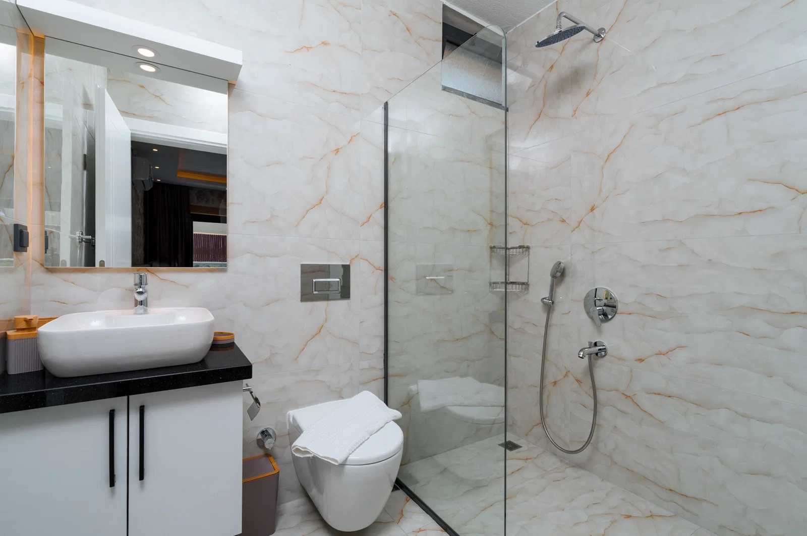 Çavdır’da Korunaklı, Özel Havuzlu, Jakuzili, Kiralık Villa