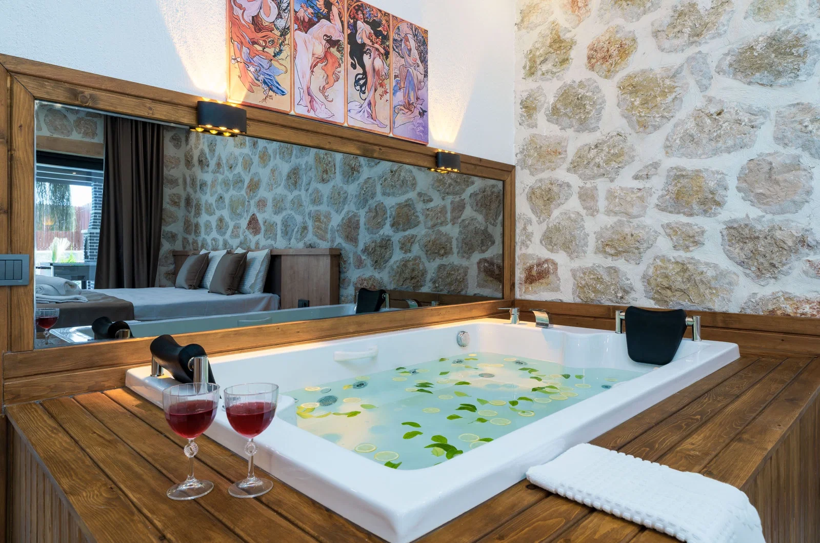 Çavdır’da Korunaklı, Özel Havuzlu, Jakuzili, Kiralık Villa
