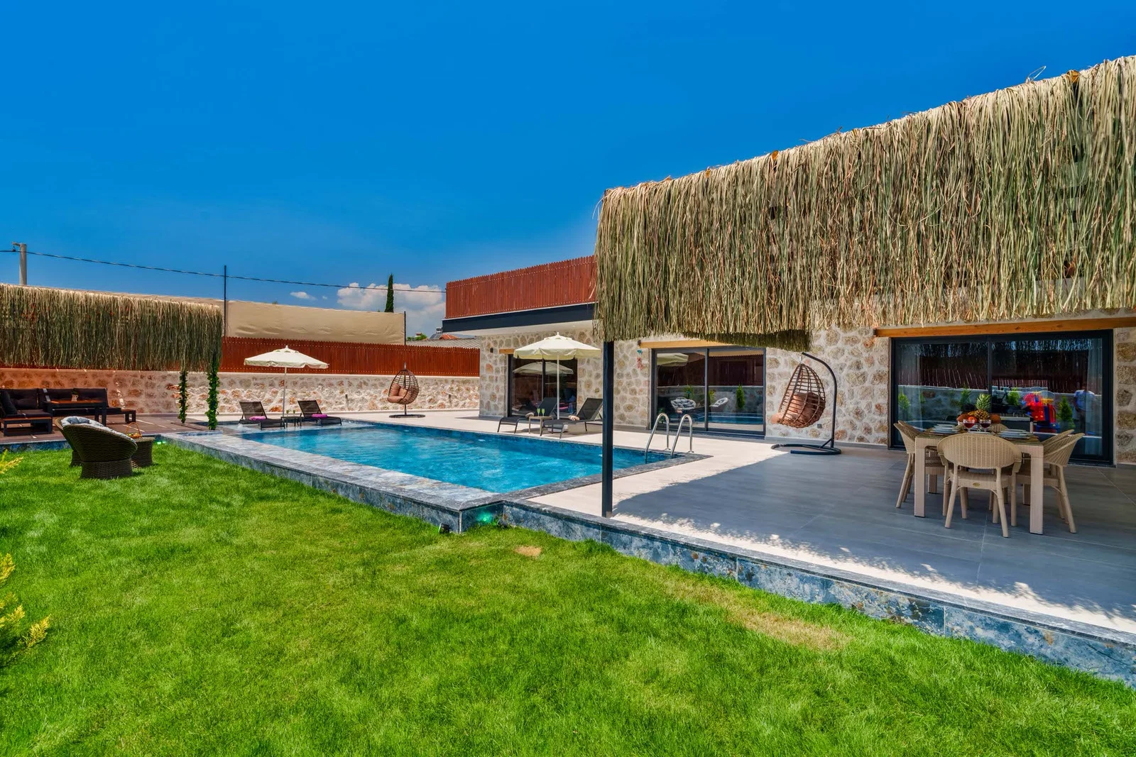 Çavdır’da Korunaklı, Özel Havuzlu, Jakuzili, Kiralık Villa