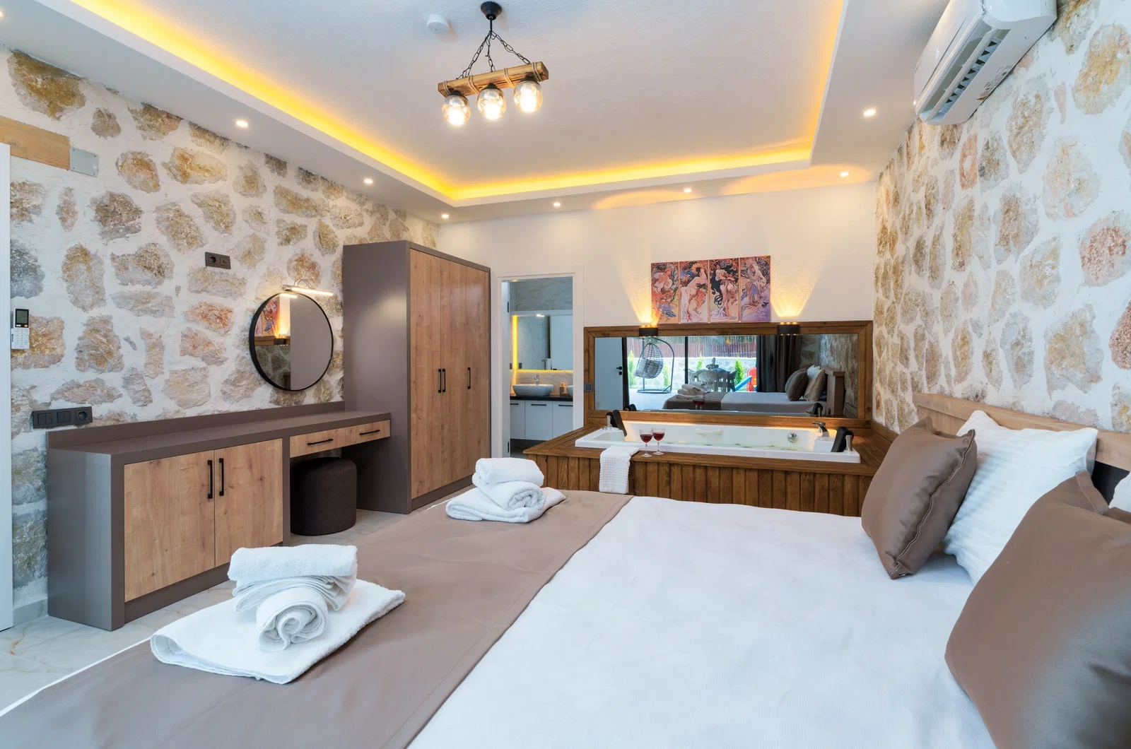 Çavdır’da Korunaklı, Özel Havuzlu, Jakuzili, Kiralık Villa