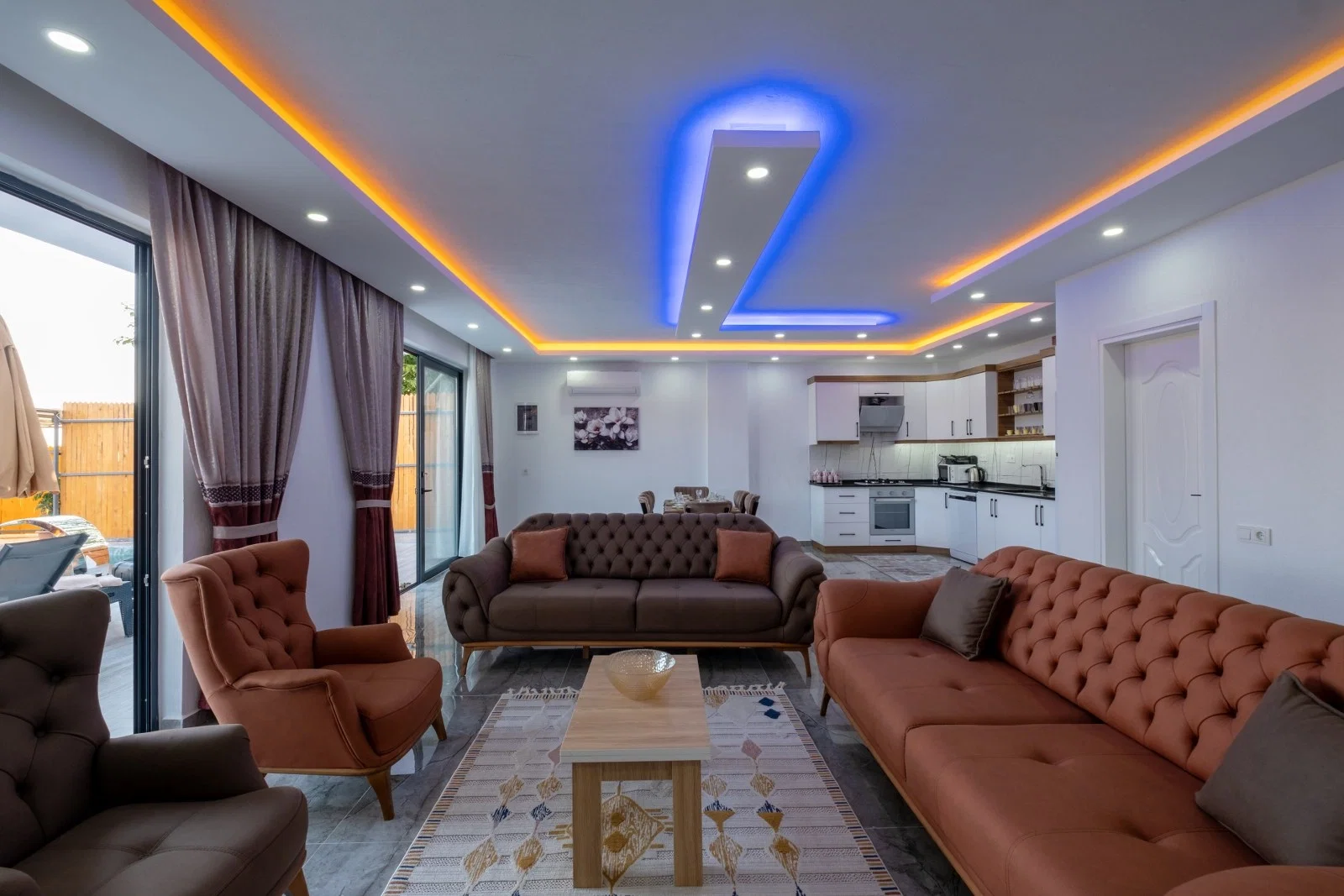Çavdır’da Balayı Çiftlerine Uygun, Korunaklı Havuzlu, 2 Yatak Odalı, Kiralık Villa