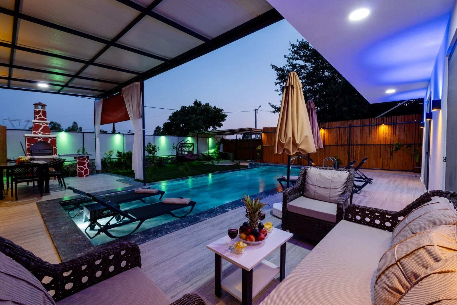 Çavdır’da Balayı Çiftlerine Uygun, Korunaklı Havuzlu, 2 Yatak Odalı, Kiralık Villa