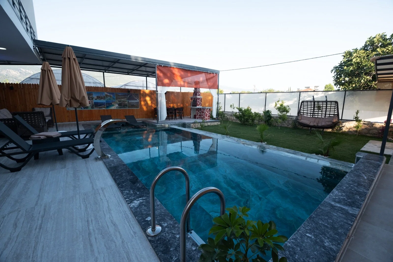 Çavdır’da Balayı Çiftlerine Uygun, Korunaklı Havuzlu, 2 Yatak Odalı, Kiralık Villa