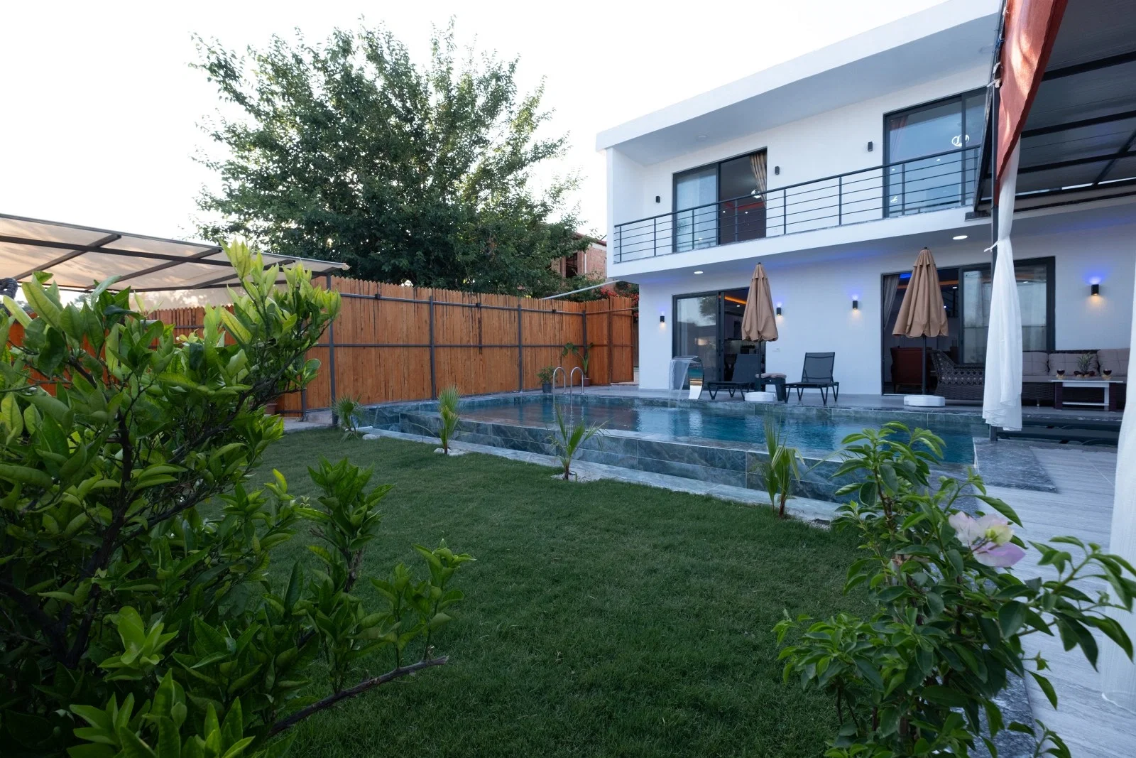 Çavdır’da Balayı Çiftlerine Uygun, Korunaklı Havuzlu, 2 Yatak Odalı, Kiralık Villa