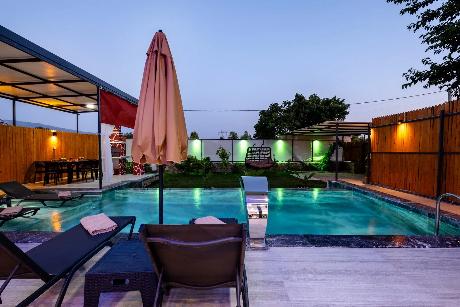 Çavdır’da Balayı Çiftlerine Uygun, Korunaklı Havuzlu, 2 Yatak Odalı, Kiralık Villa